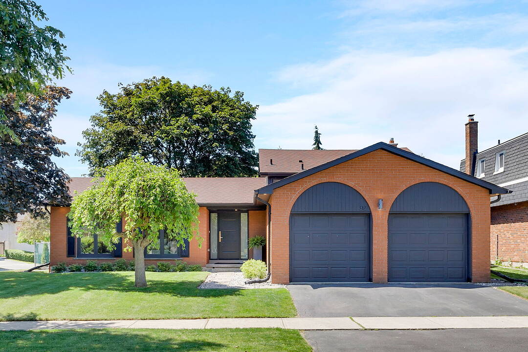 312 Pinegrove Rd, Oakville, Ontario