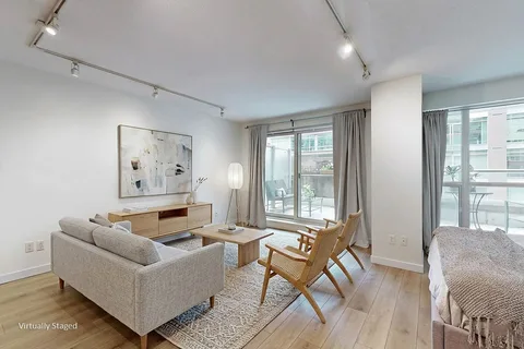 230 King St #410, Toronto