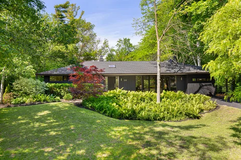 268 Woodland Dr, Oakville