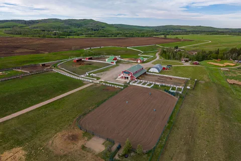 224253 434 Avenue West, Rural Foothills County