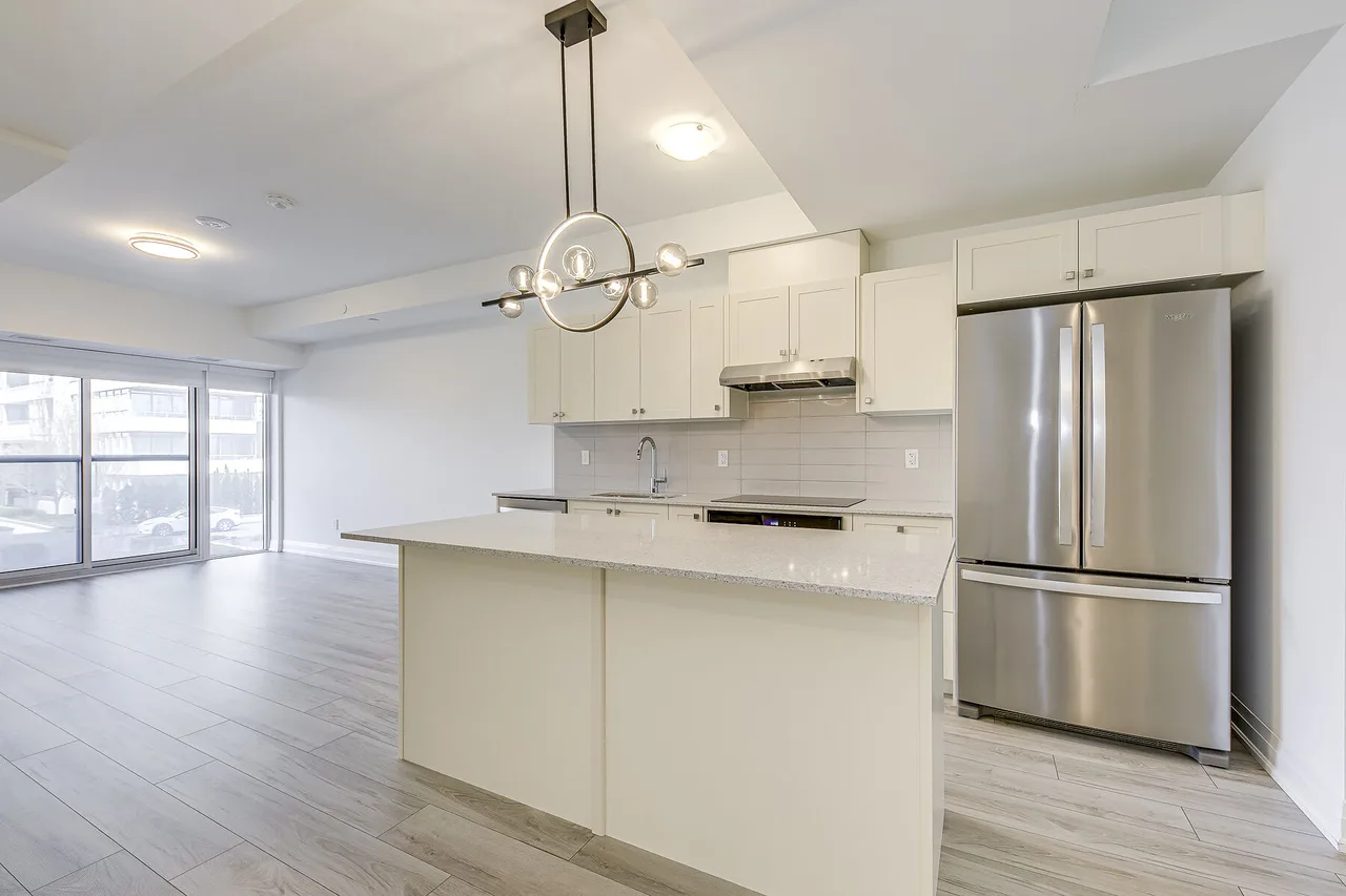 1035 Southdown Rd #212, Mississauga, Ontario