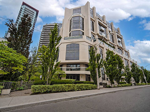 3 Mcalpine St #207, Toronto