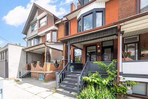 1213 College St, Toronto
