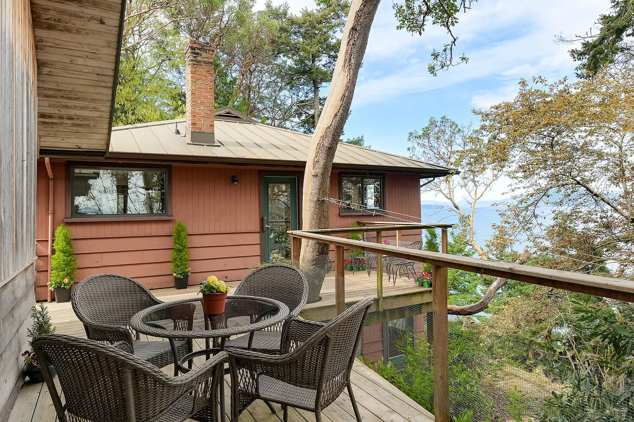 618 Lands End Road, North Saanich, British Columbia