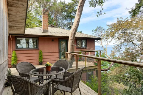 618 Lands End Road, North Saanich