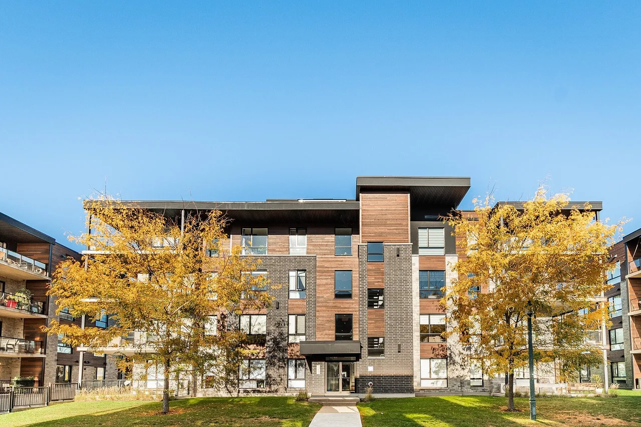 11845 Rue d'Amboise, Apt. 404, Mirabel, Quebec