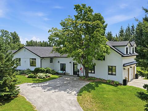 9263 91 County Road, Clearview