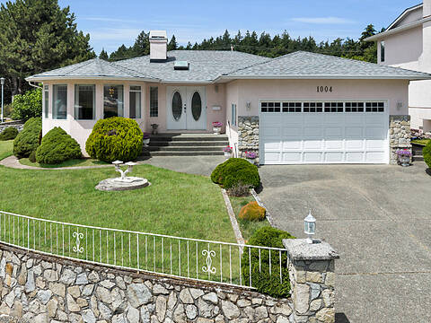 1004 Adeline Place, Saanich