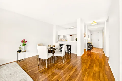2511 Lakeshore Rd W #705, Oakville