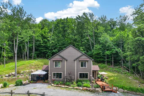 1080-1082 Ch. du Grand-Ruisseau, Saint-Sauveur, Quebec