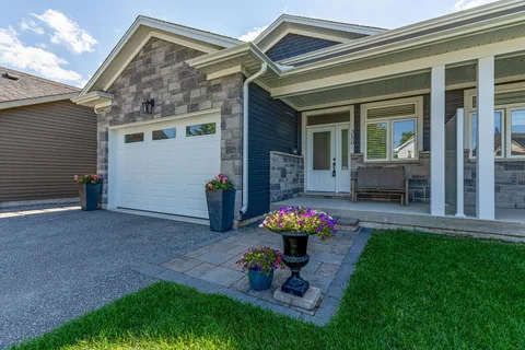 350 Cedar Street, Collingwood