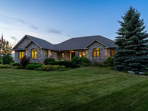 46 Sydenham Trail E, Clearview