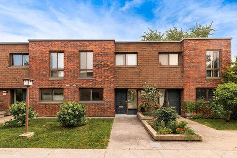 102 Place de Chambord, Saint-Lambert