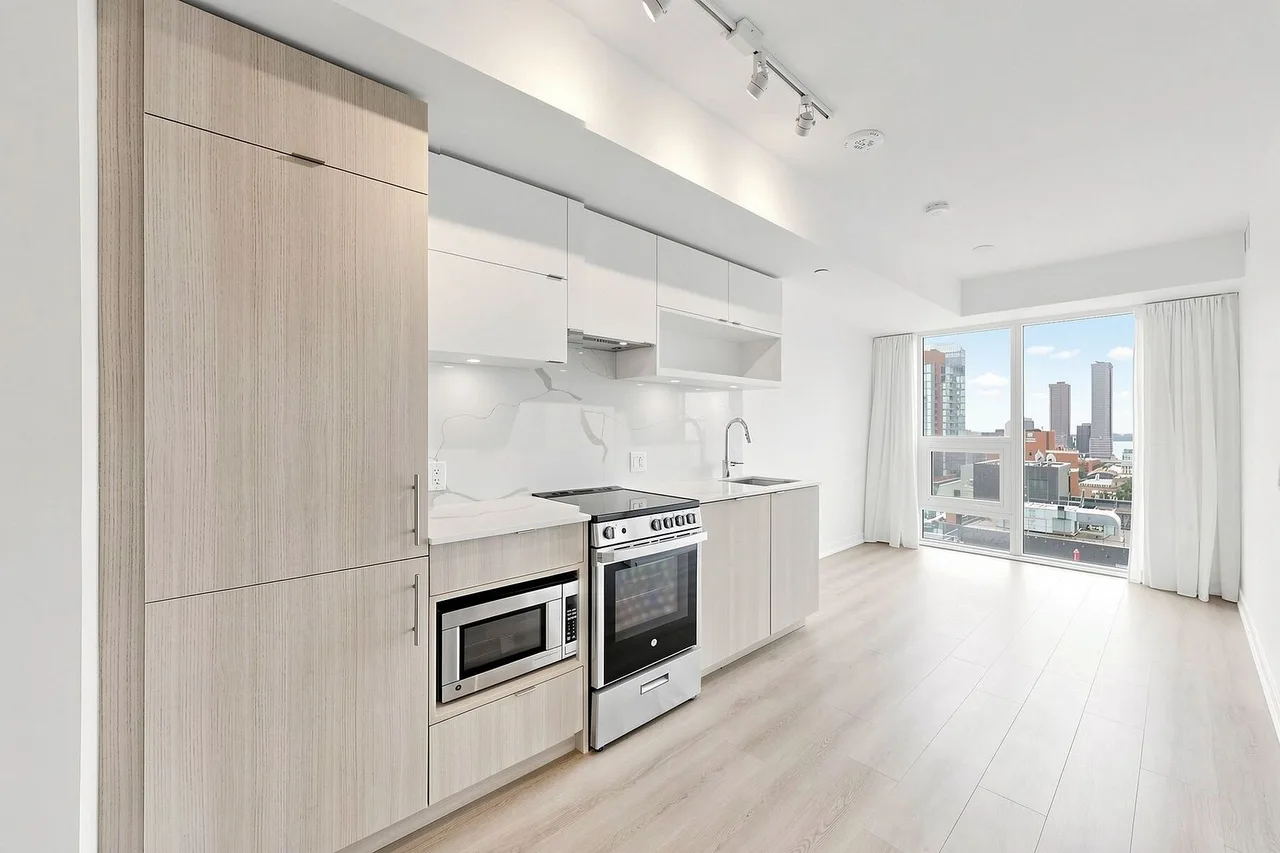 100 Queen St E #1908, Toronto, Ontario
