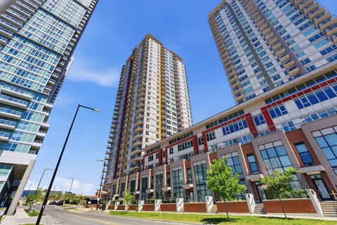 25 Town Centre Crt #3208, Toronto