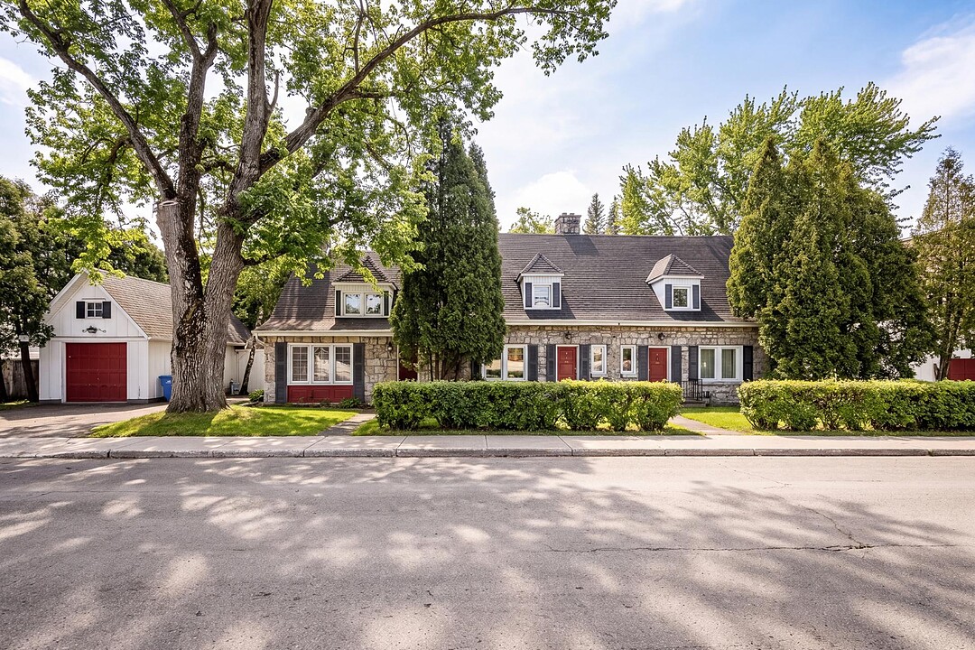 670-672 Ch. Sydenham, Chicoutimi, Quebec