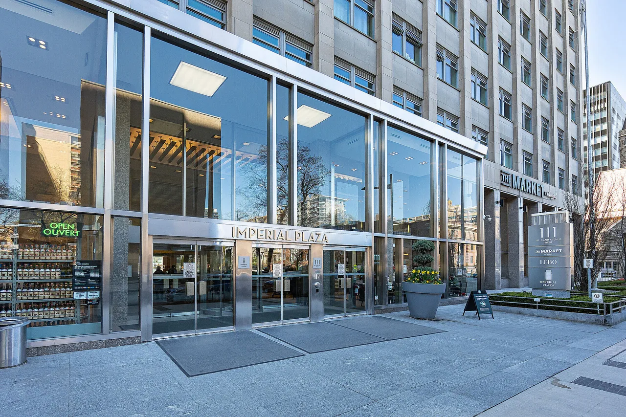 111 St Clair Ave W #406, Toronto, Ontario