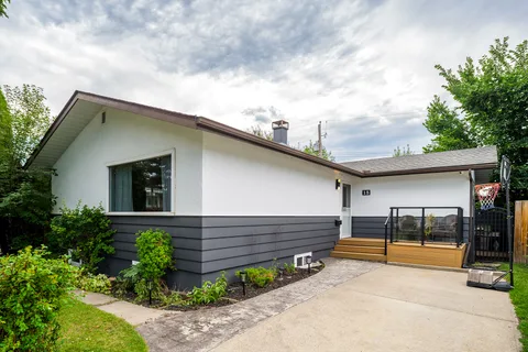 15 Hamlet Road SW, Calgary