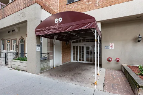 89 Mccaul St #520, Toronto