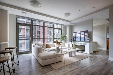 118 King Street E #716, Hamilton