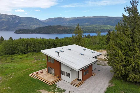 6400 Crowston Road, Sechelt