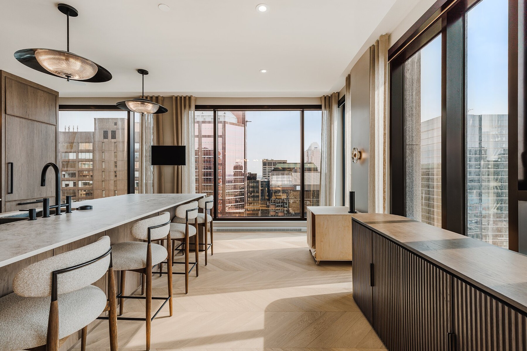 2060 Rue Peel — photo 3