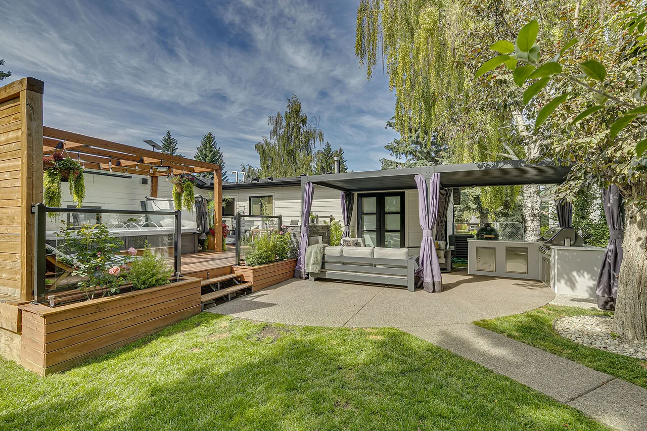 320 Braniff Place SW, Calgary, Alberta