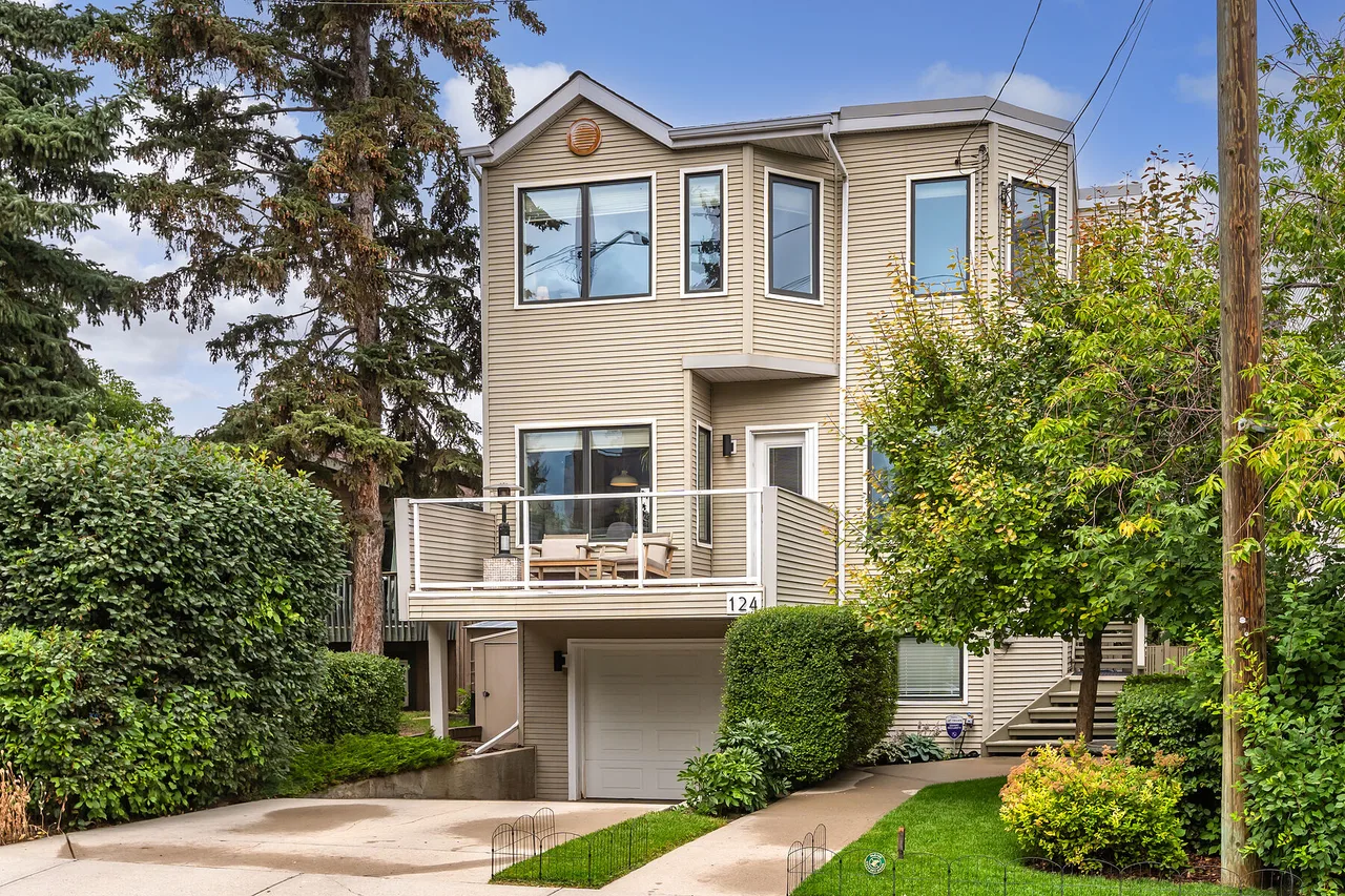 124 38a Avenue SW, Calgary, Alberta