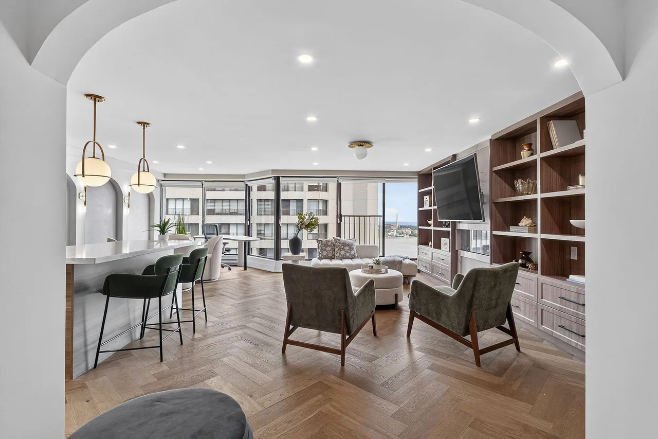 65 Harbour Sq #3503, Toronto, Ontario