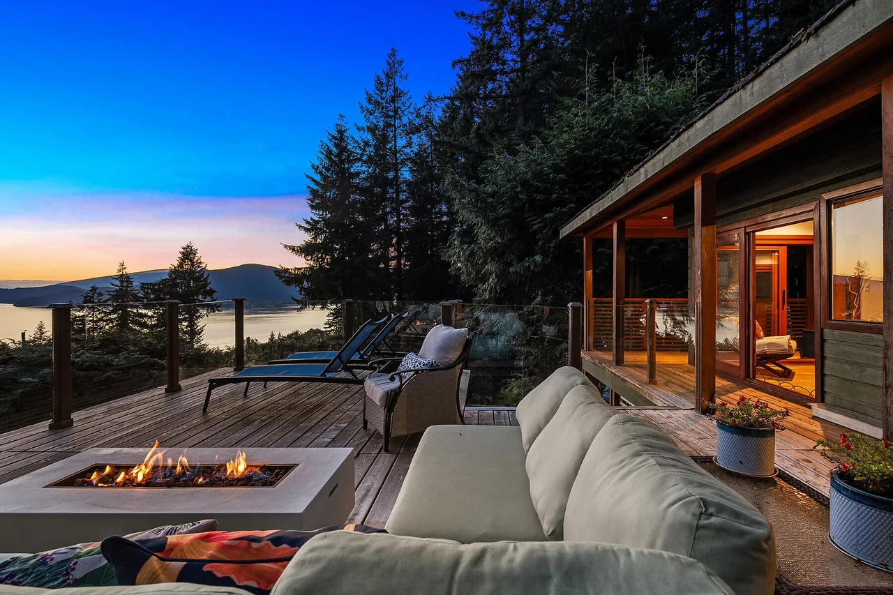 505 Upper Bayview Road, Lions Bay, British Columbia