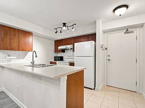 10088 148th Street #212, Surrey
