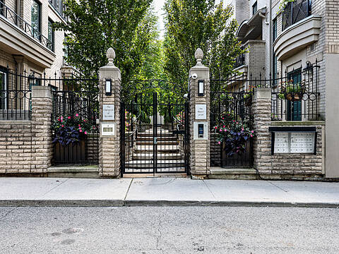1 Baxter St #21, Toronto