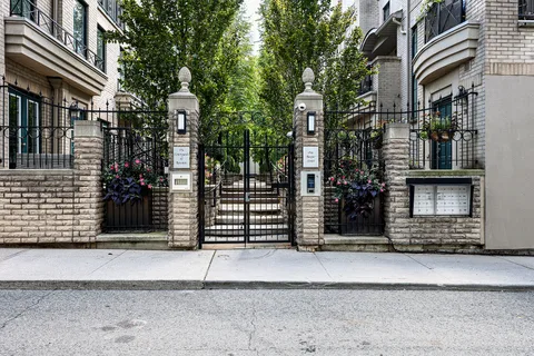 1 Baxter St #21, Toronto