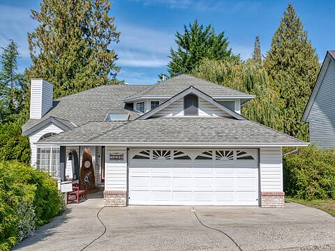 5818 Trail Avenue, Sechelt
