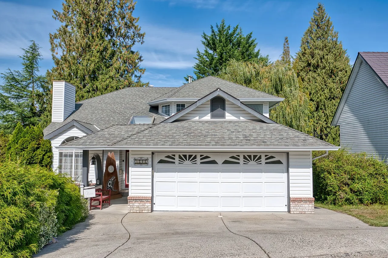 5818 Trail Avenue, Sechelt, British Columbia