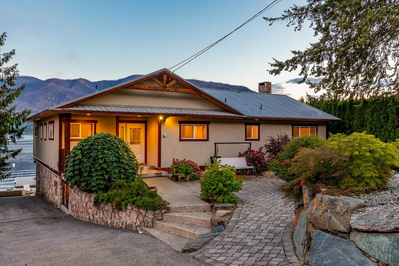 2968 Mabry Road, Lee Creek, British Columbia