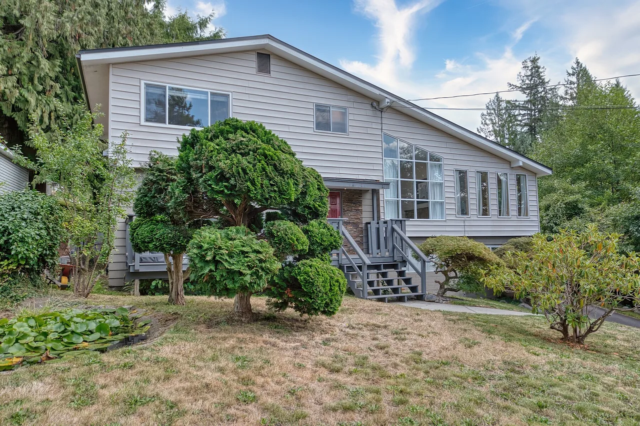 4898 Sunshine Coast Highway, Sechelt, British Columbia