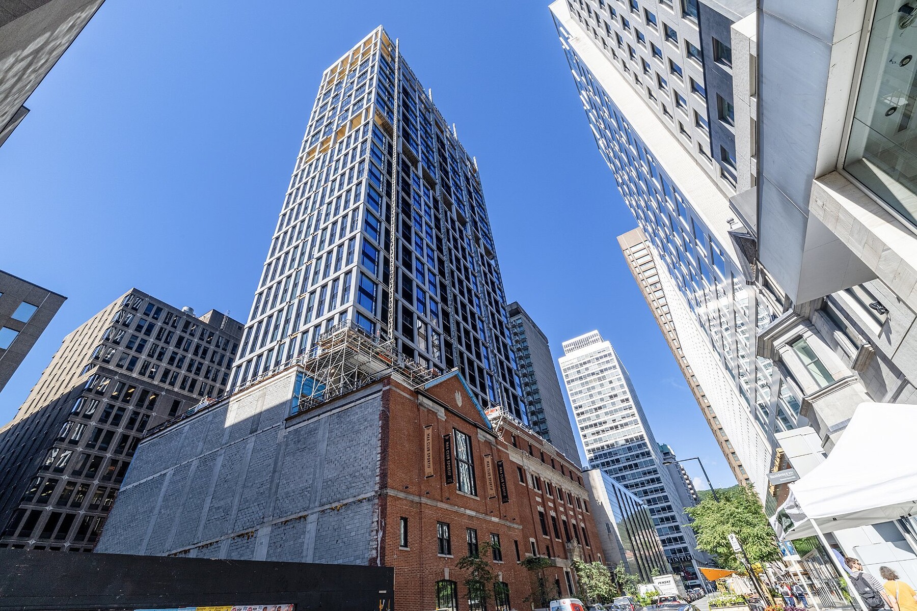2060 Rue Peel — photo 2