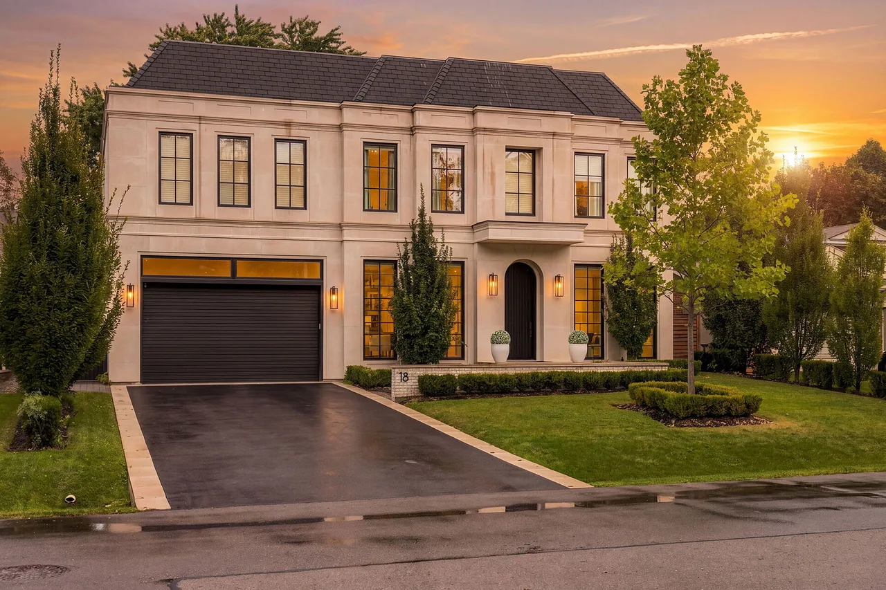 18 Blair Athol Cres, Toronto, Ontario