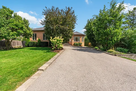 83 Burndean Crt, Richmond Hill