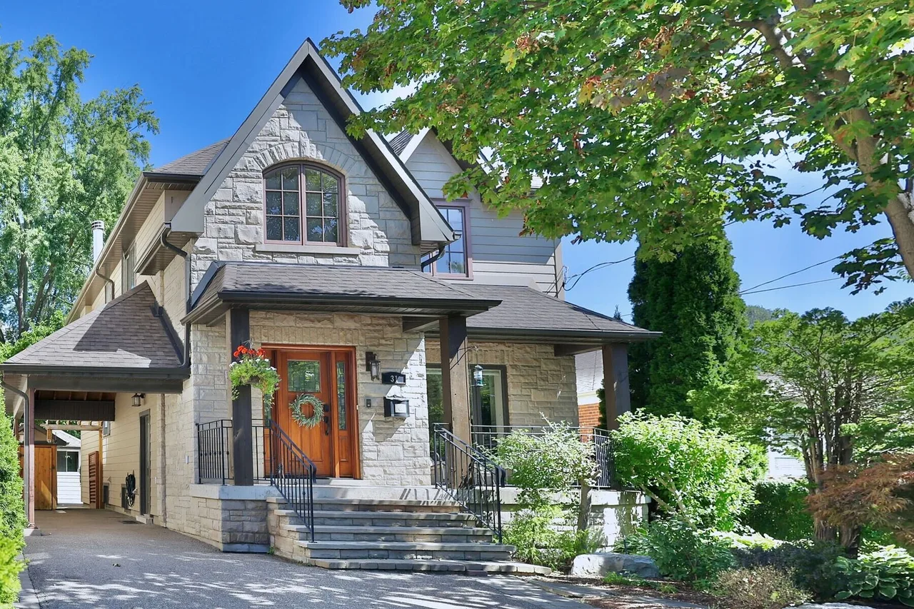 31 Maple Ave N, Mississauga, Ontario