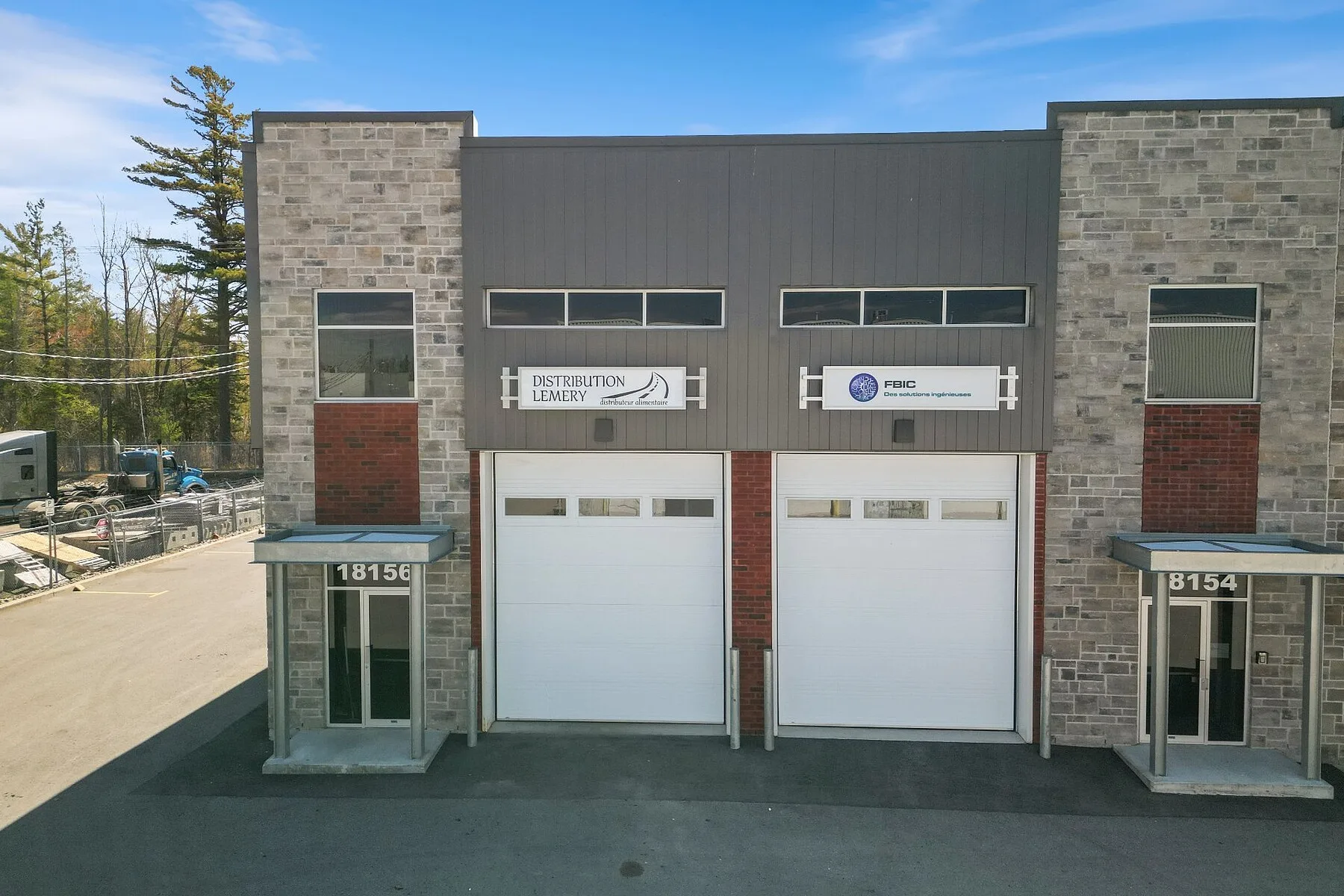 18156 Rue J.-A.-Bombardier — photo 1
