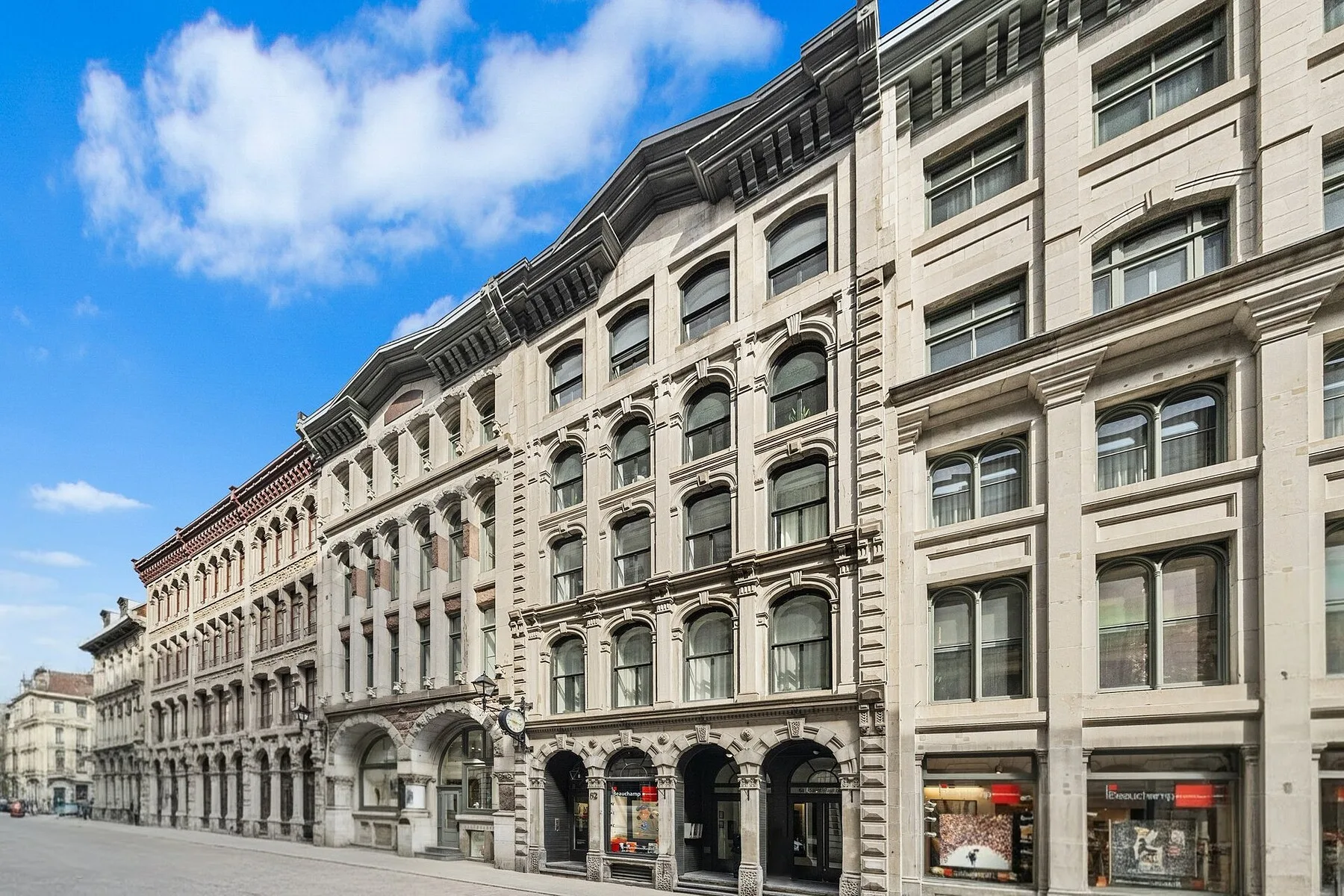 64 Rue St-Paul O. — photo 1