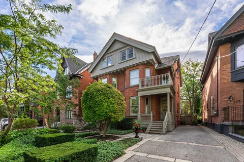 135 Roxborough St E, Toronto