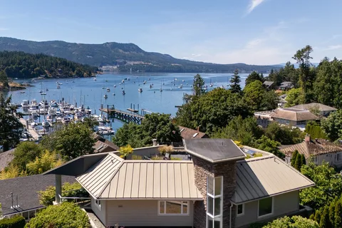 916 Grilse Lane, Central Saanich