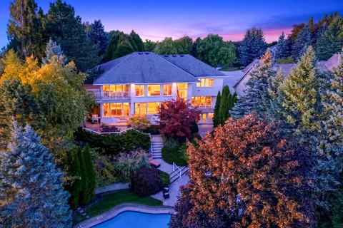 2 Anslow Crt, Hamilton