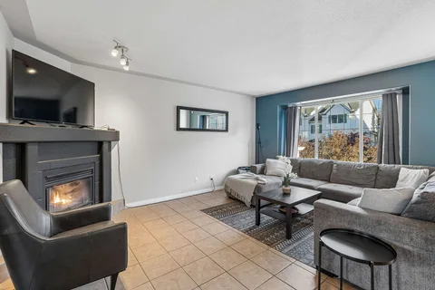 15 Rocky Ridge Gate NW #5, Calgary