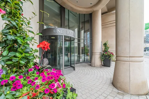 1 Balmoral Ave #201, Toronto