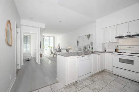 230 Queens Quay W #1815, Toronto