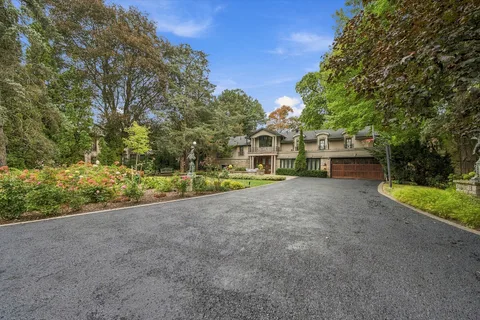 520 Arrowhead Rd, Mississauga